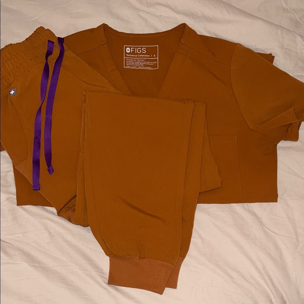 Figs Atlantic Fall Scrub Set with Purple Drawstring